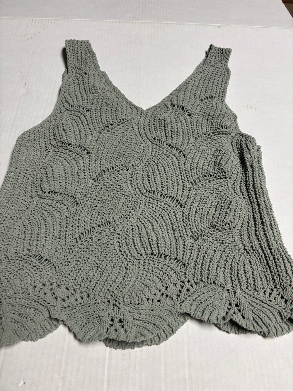 Crochet Shell-Pattern V-Neck Tank Top - Sage - Picture 3 of 4